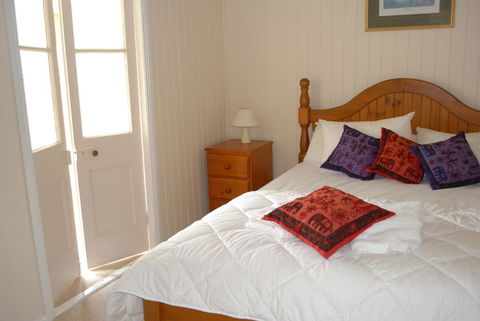 Twisted Gum Vineyard Cottage - Accommodation Gold Coast 2