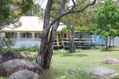 Twisted Gum Vineyard Cottage - Accommodation Gold Coast 0