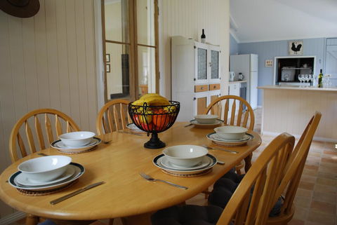 Twisted Gum Vineyard Cottage - Accommodation Gold Coast 3