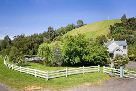 TWISTED WILLOW - Spa, Fireplace, Couples Retreat - Accommodation Gold Coast 3