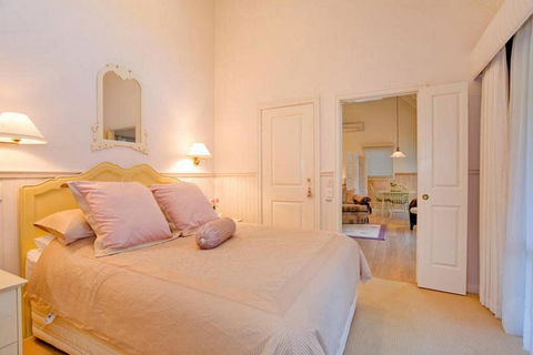 TWISTED WILLOW - Spa, Fireplace, Couples Retreat - Accommodation Gold Coast 2