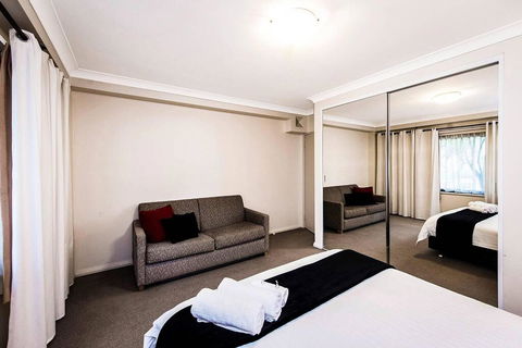 Two Bedroom Apt Next To Perth CBD With Parking. - Gold Coast 4U 3