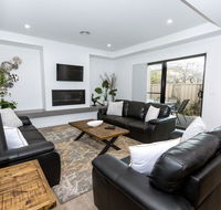 TWO TEN Sleeps 10 Luxury CBD Accommodation - Accommodation Gold Coast