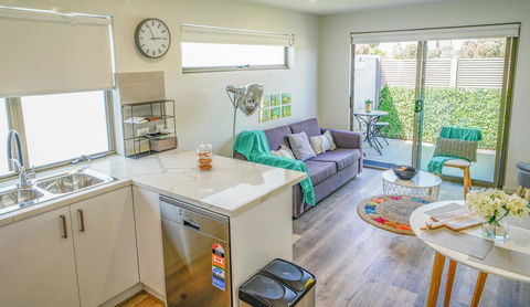 U201 Brunswick Living Brand New Deluxe Balcony Upper Floor Apartment Close To Airport And CBD - Accommodation Gold Coast 0