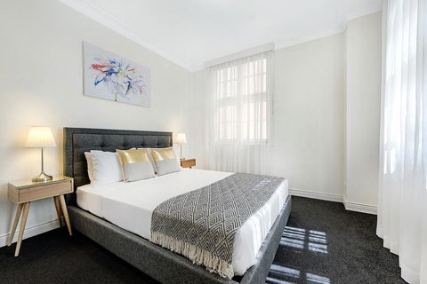 ULTIQA Rothbury Hotel - Accommodation Gold Coast 0