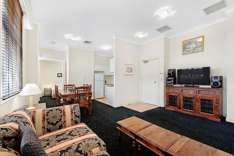 ULTIQA Rothbury Hotel - Accommodation Gold Coast 3
