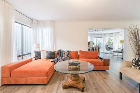 ULTRA SPACIOUS STYLISH HOME IN PRESTONS - SYDNEY - Accommodation Gold Coast 0