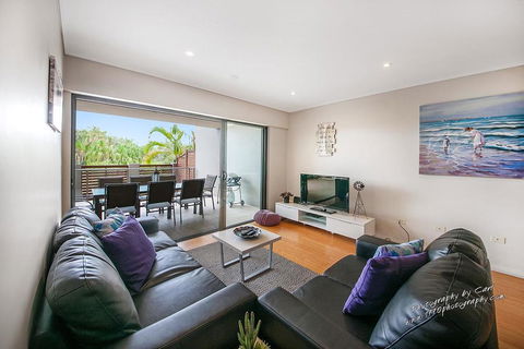 Unit 3 Loka Santi - Gold Coast 4U 2