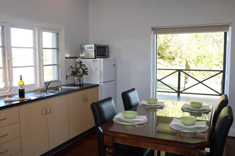 Upper Reach Spa Cottage - Accommodation Gold Coast 3