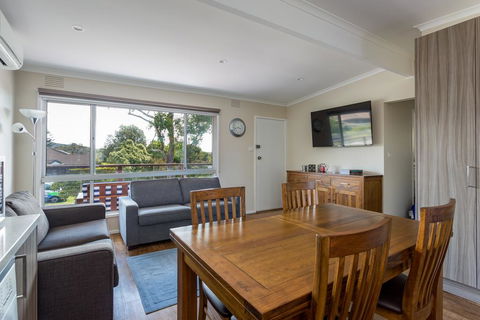 Upstairs Cottage On Beachurst - Accommodation Gold Coast 2