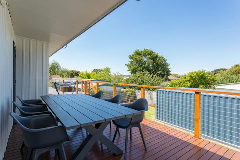 Upstairs Cottage On Beachurst - Accommodation Gold Coast 0