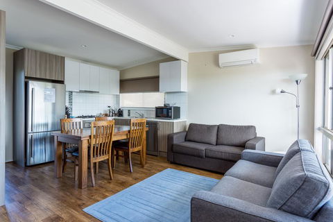 Upstairs Cottage On Beachurst - Accommodation Gold Coast 3