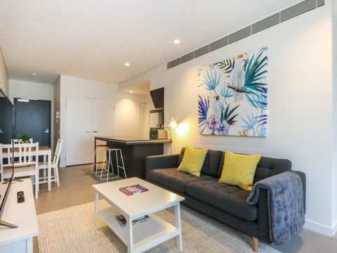 Urban Rest - Mary St - Gold Coast 4U 1
