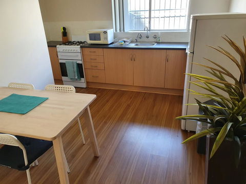 Value 2 Bed Villa Close To QEH + Airport + City + Beach - Gold Coast 4U 3