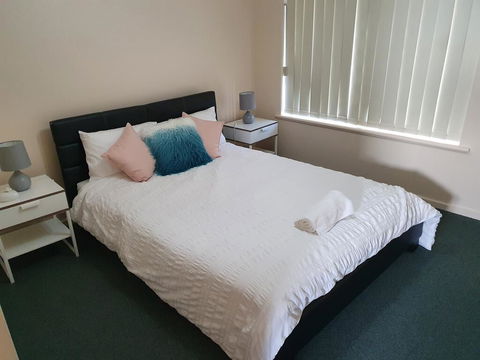 Value 2 Bed Villa Close To QEH + Airport + City + Beach - Gold Coast 4U 0
