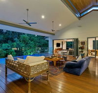 Veldree Palm Cove Rainforest ViewsPrivacyClose to the Beach and Restaurants - Accommodation Gold Coast