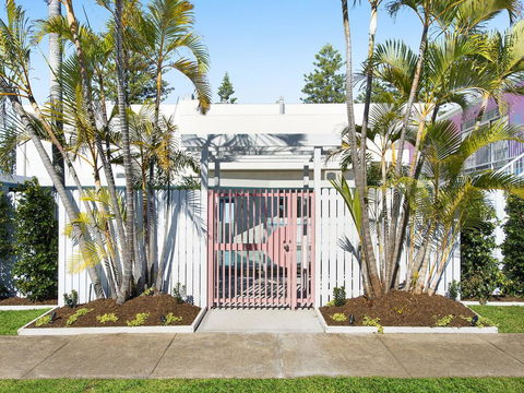 Ventura Beach Motel - 1 Bedroom Unit 8 - Gold Coast 4U 3