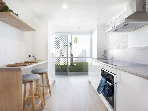 Ventura Beach Motel 2 Bed Poolside - Unit 3 - Gold Coast 4U 2