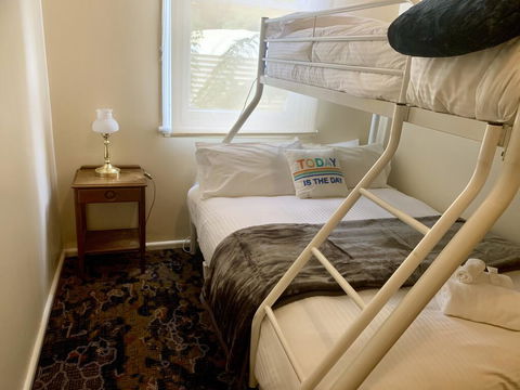 Victoria Albert Guest House Bar Cafe And Restaurant - Gold Coast 4U 2