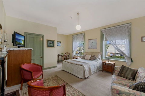 Victoria House - Accommodation Gold Coast 0