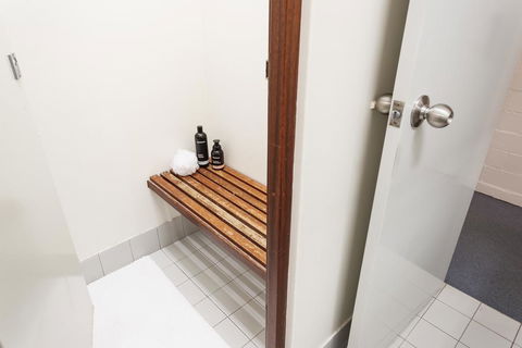 Vickery House 8 Bedroom Flat - Accommodation Gold Coast 3
