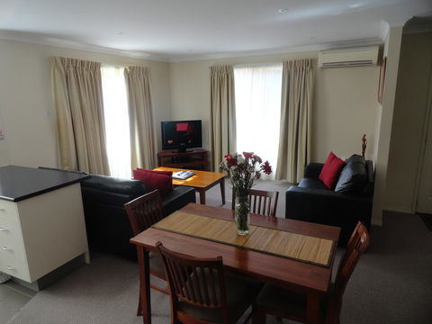 Victoria Lodge Motor Inn & Apartments - Gold Coast 4U 1