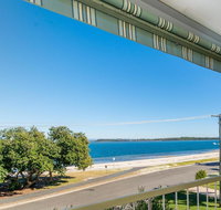 VIEWS VIEWS VIEWS Front Top Floor Waterfront Unit - Chnook Apartments South Esp Bongaree - Accommodation Gold Coast