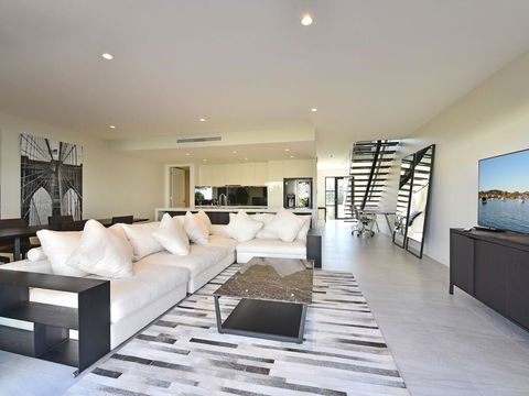 Villa Capri Waterside At Trinity Point - Accommodation Gold Coast 1