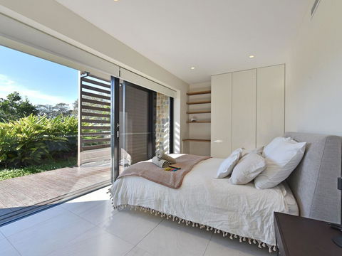 Villa Catania Waterside At Trinity Point - Gold Coast 4U 1