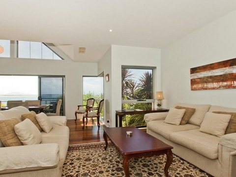 Villa Mer - Stylish Waterfront Accommodation - Accommodation Gold Coast 1