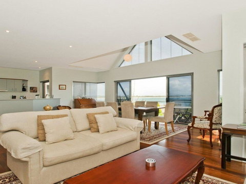 Villa Mer - Stylish Waterfront Accommodation - Accommodation Gold Coast 0
