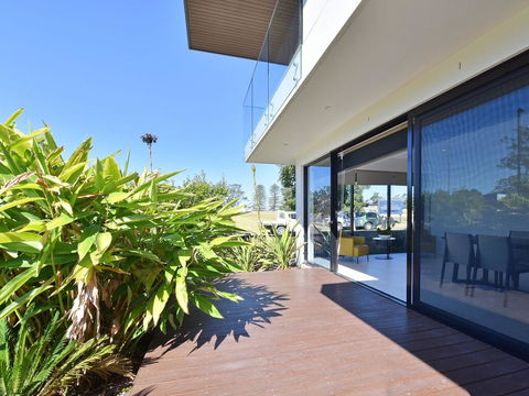 Villa Sorrento Waterside At Trinity Point - 1 Gold Coast 2