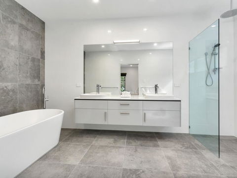 Villa Tiino - Clifton Beach - Gold Coast 4U 2