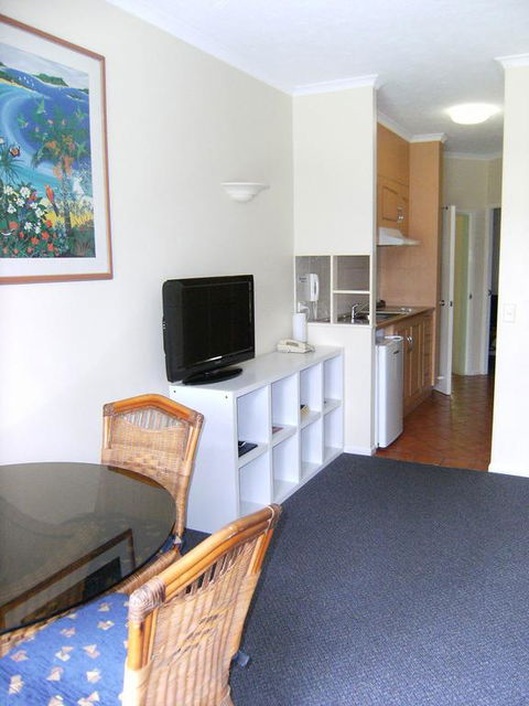 Villa Vaucluse Apartments - Accommodation Gold Coast 3