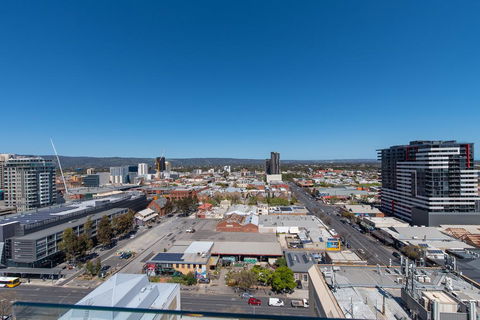 Vision On Morphett Adelaide Central - Gold Coast 4U 2