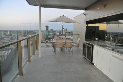 VUE Penthouse On King William - Accommodation Gold Coast 0
