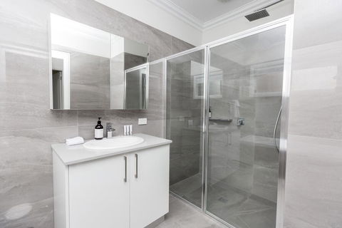 Wagga Apartments #3 - Accommodation Gold Coast 3