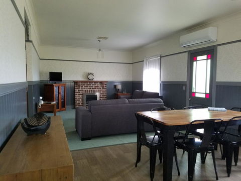 Wagga Wagga Country Cottages - Accommodation Gold Coast 0