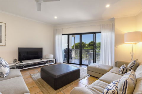 Wake Up To Ocean Views In Stylish Comfort - Accommodation Gold Coast 2