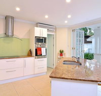 Walk to the Ocean in five minutes - Accommodation Gold Coast
