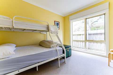 WALKIN' ON SUNSHINE - Accommodation Gold Coast 1