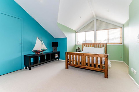 WALKIN' ON SUNSHINE - Accommodation Gold Coast 2