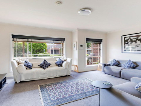 Walling-Clifton Gardens - Backing Onto Golf Course - Accommodation Gold Coast 0