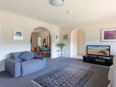 Walling-Clifton Gardens - Backing Onto Golf Course - Accommodation Gold Coast 2
