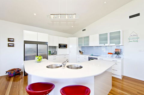 Wanda Point House - Tranquil, Elegant & Dog Friendly - Accommodation Gold Coast 2