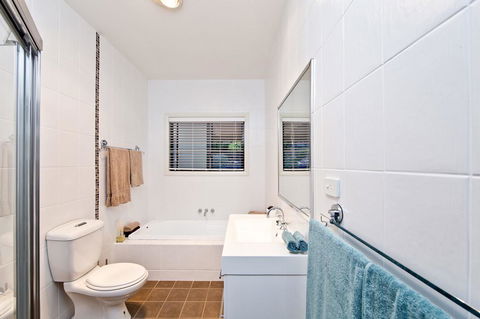 Wanda Point House - Tranquil, Elegant & Dog Friendly - Accommodation Gold Coast 3
