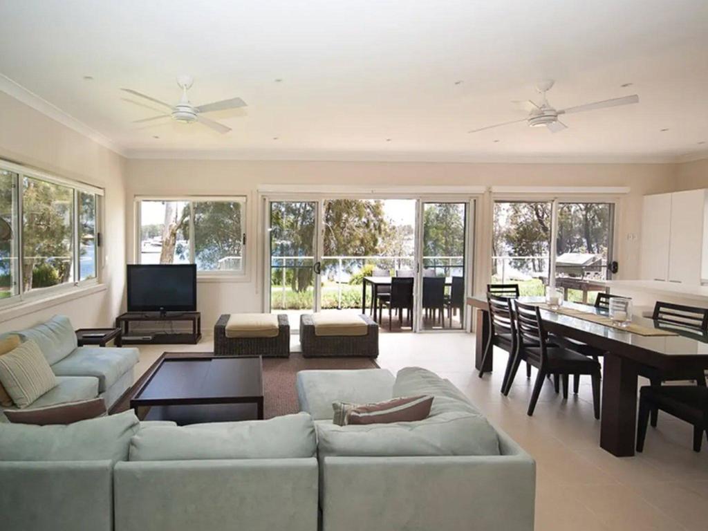 Wangi Wangi NSW Accommodation Gold Coast