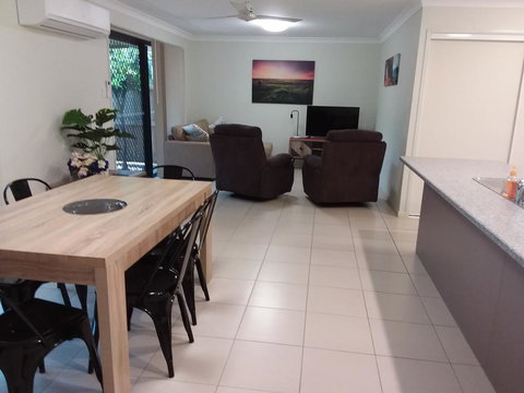 Waratah And Wattle Apartments - Accommodation Gold Coast 0