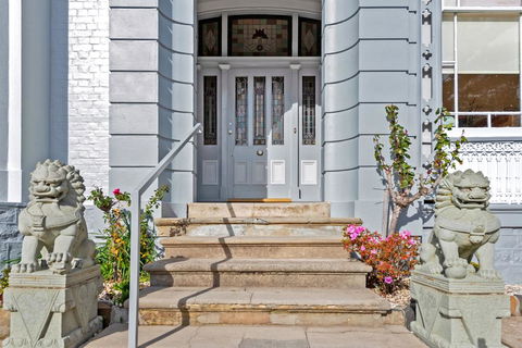 Waratah On York - Accommodation Gold Coast 2