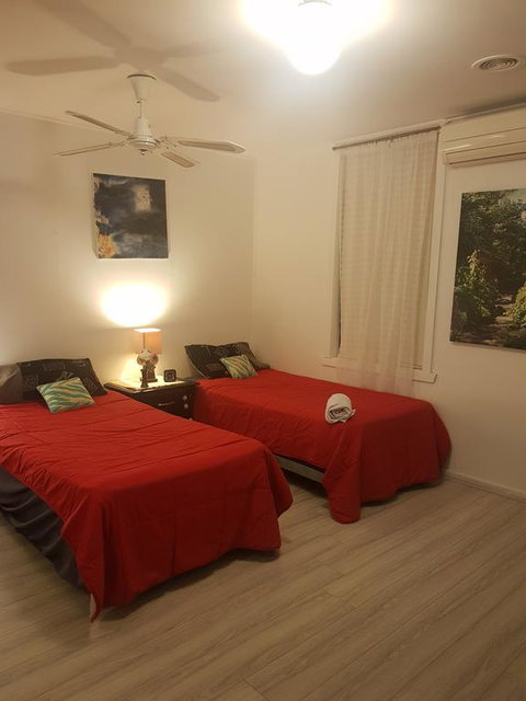 Warm Friendly Family Environment In Braybrook - Accommodation Gold Coast 0
